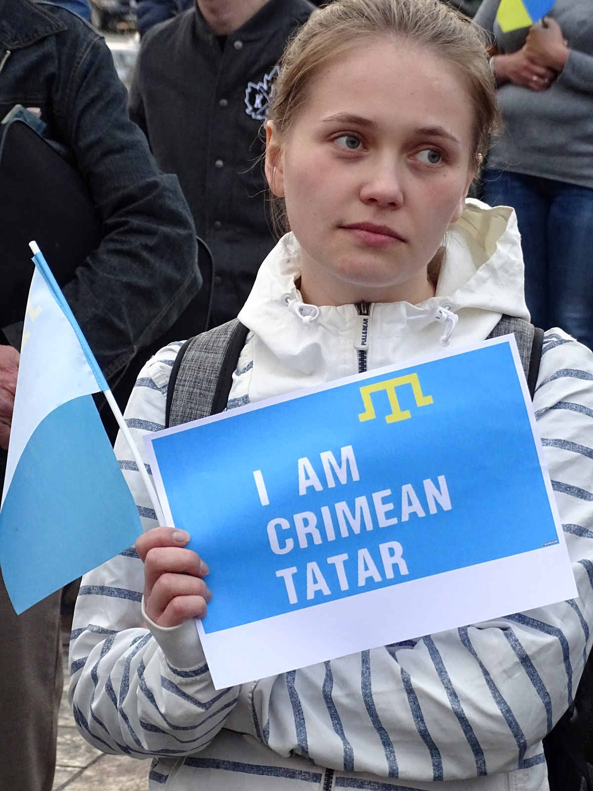 1200px-Tatar_Woman_at_May_18_Commemoration_of_Crimean_Tatar_Deportations-Genocide_-_Maidan_Squ...jpg