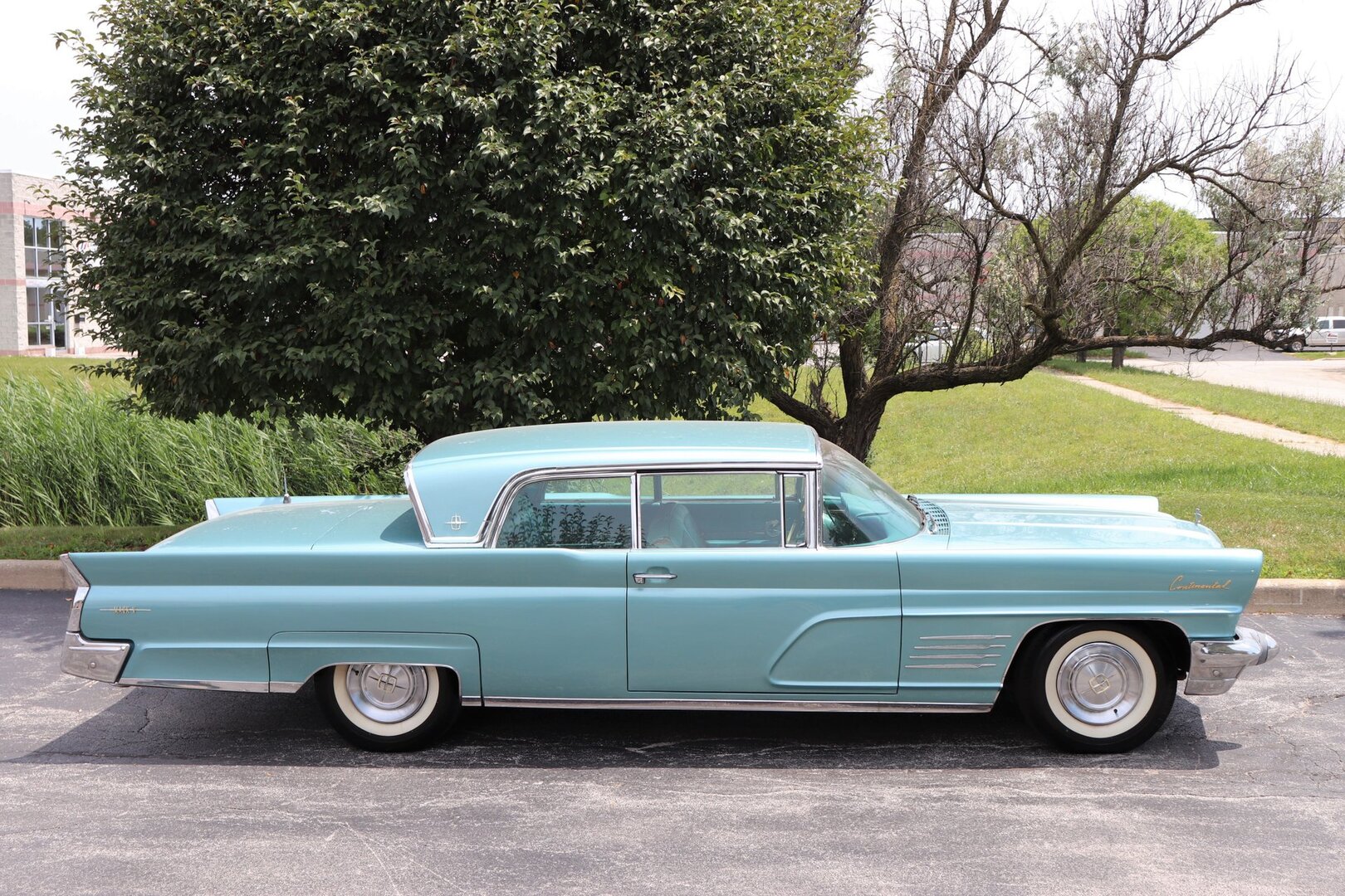 1960-lincoln-continental-mark-v.jpeg