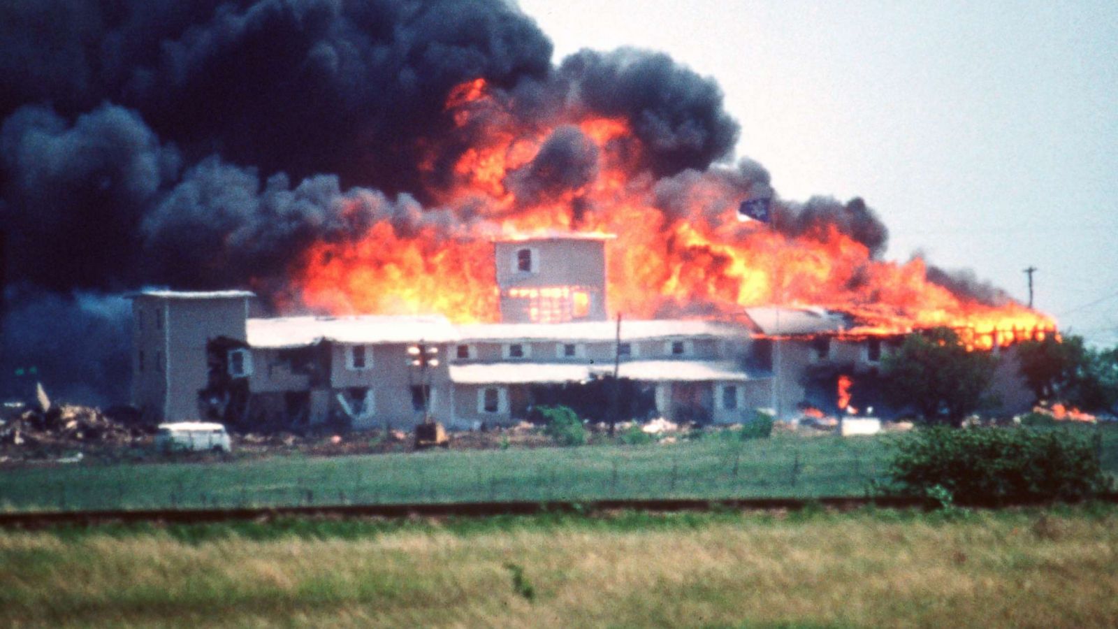 branch-davidian-fire-01-gty-jc-180103_16x9_1600.jpg