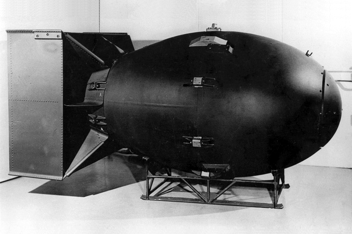 Fat_Man_(replica_of_nuclear_bomb).jpg