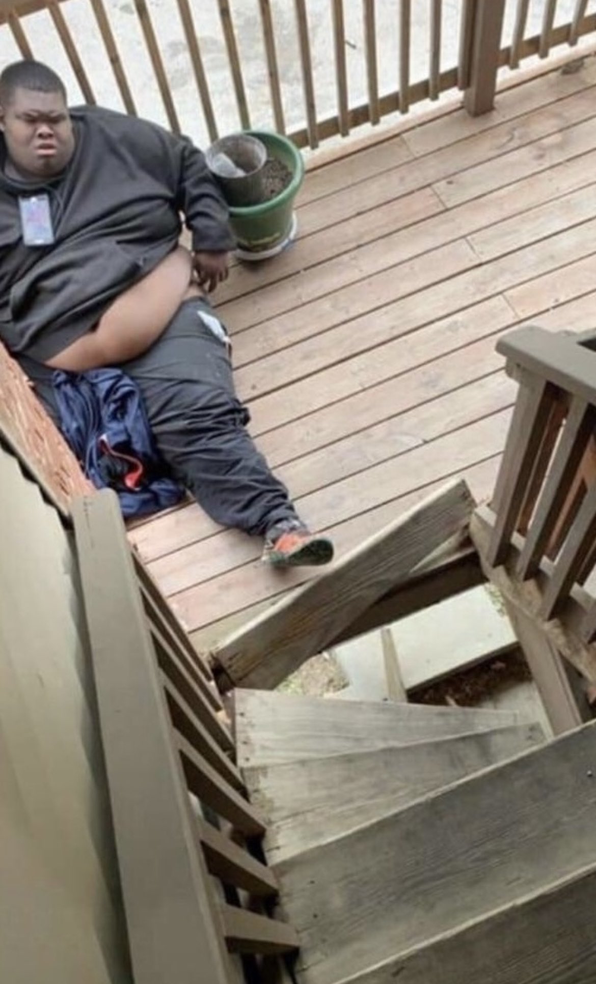 fatassniggerbrokestairs.jpg