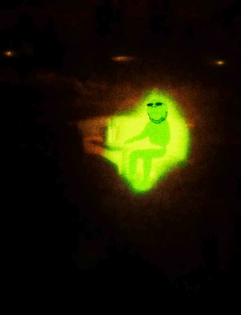 gapejak sitting glowie.png