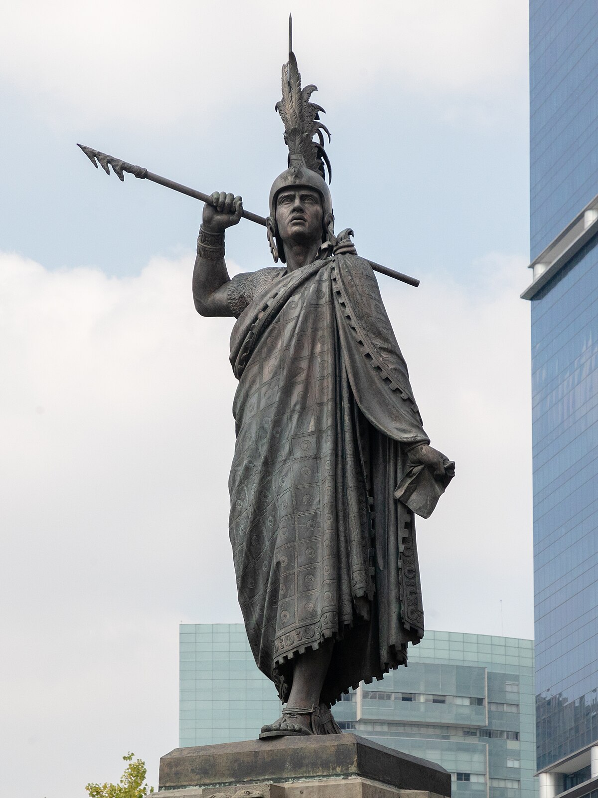 Monumento_a_Cuauhtémoc_en_Paseo_de_la_Reforma_-_detalle.jpg