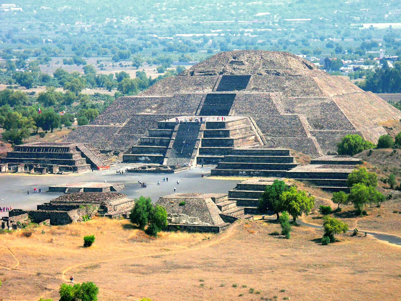 Pyramid-Moon-Teotihuacan-Mexico.jpg