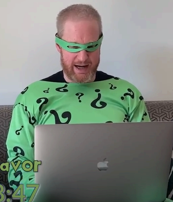 theriddleronanapplemacbook.png
