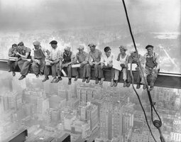 Lunch_atop_a_Skyscraper_-_Charles_Clyde_Ebbets.jpg
