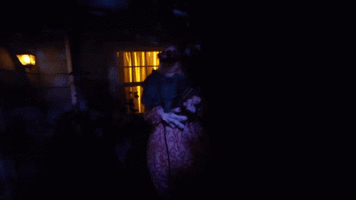 killer-klowns-from-outer-space-halloween-horror-nights.gif