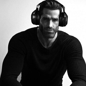 Giga headphones