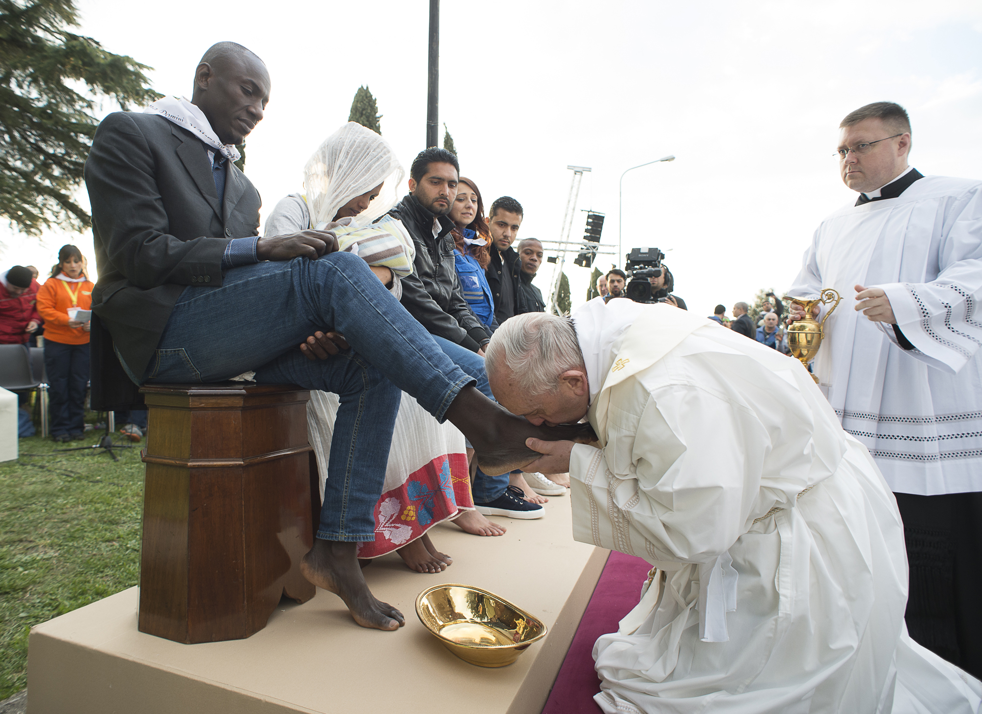 cns-pope-mass-refugees2.jpg